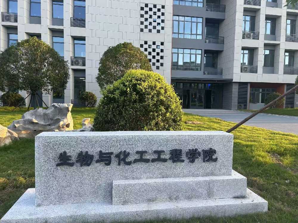 江川区扬州职业大学体育场高杆灯项目